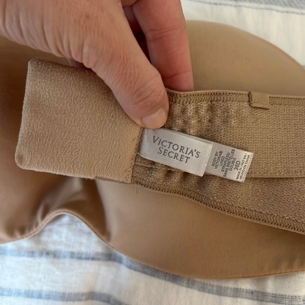 Body by Victoria’s Secret Strapless bra 36D